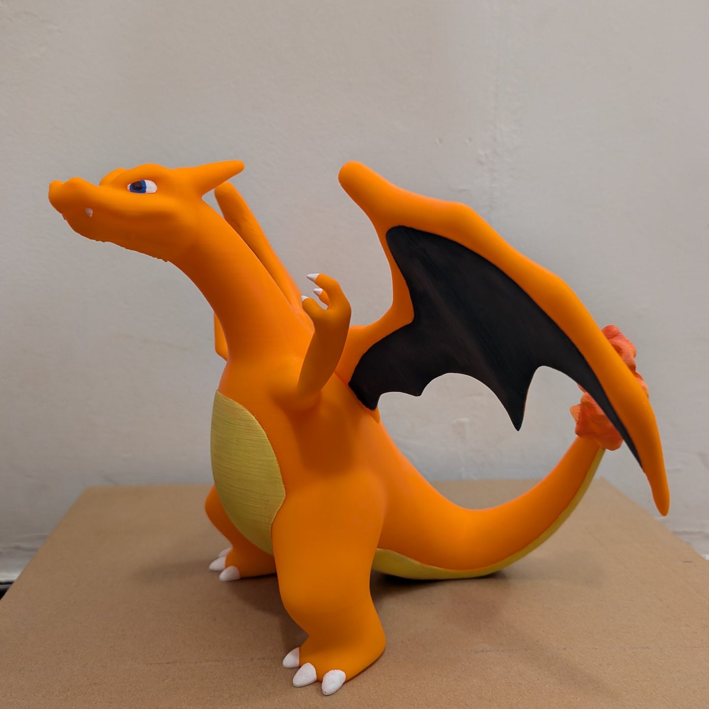 Estatuilla Charizard gigante 22cm