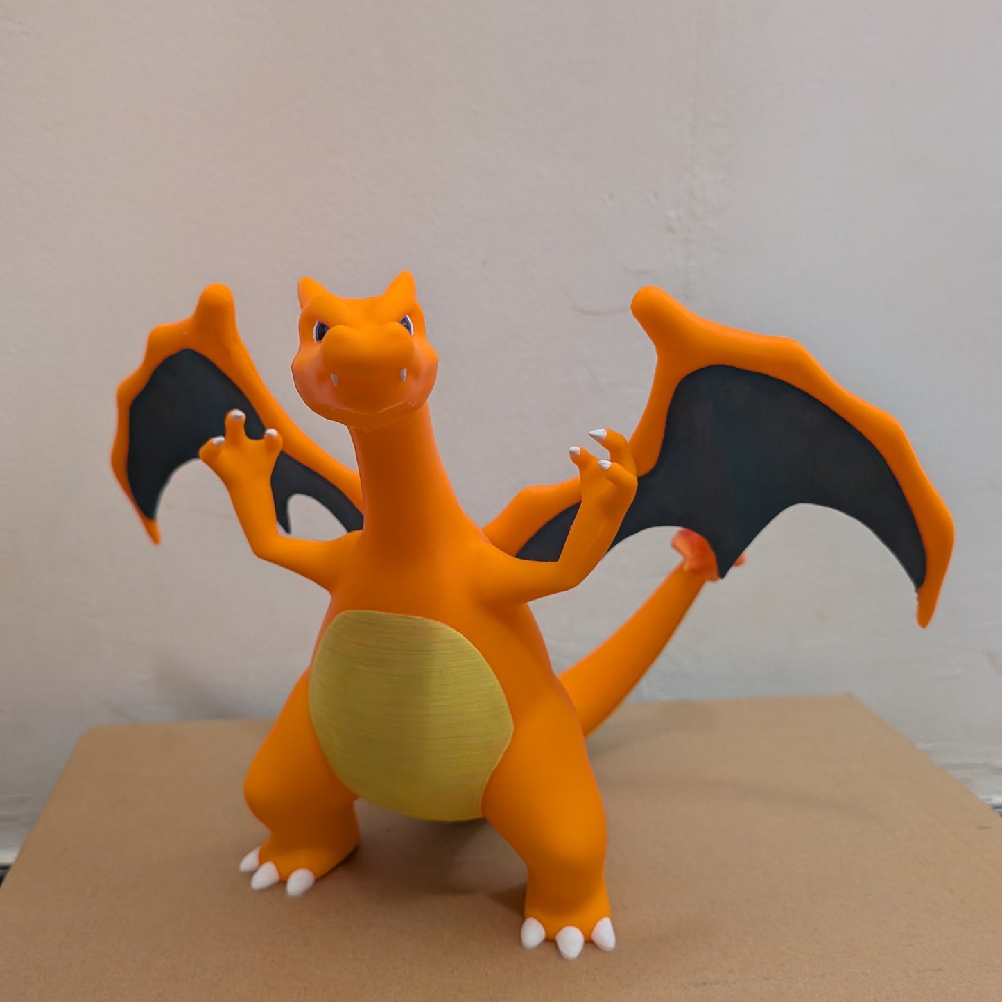 Estatuilla Charizard gigante 22cm