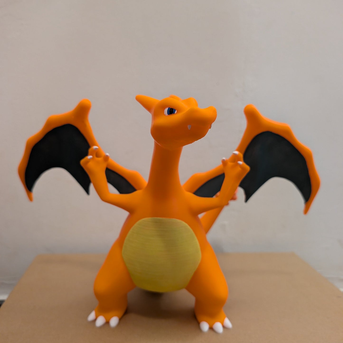 Estatuilla Charizard gigante 22cm