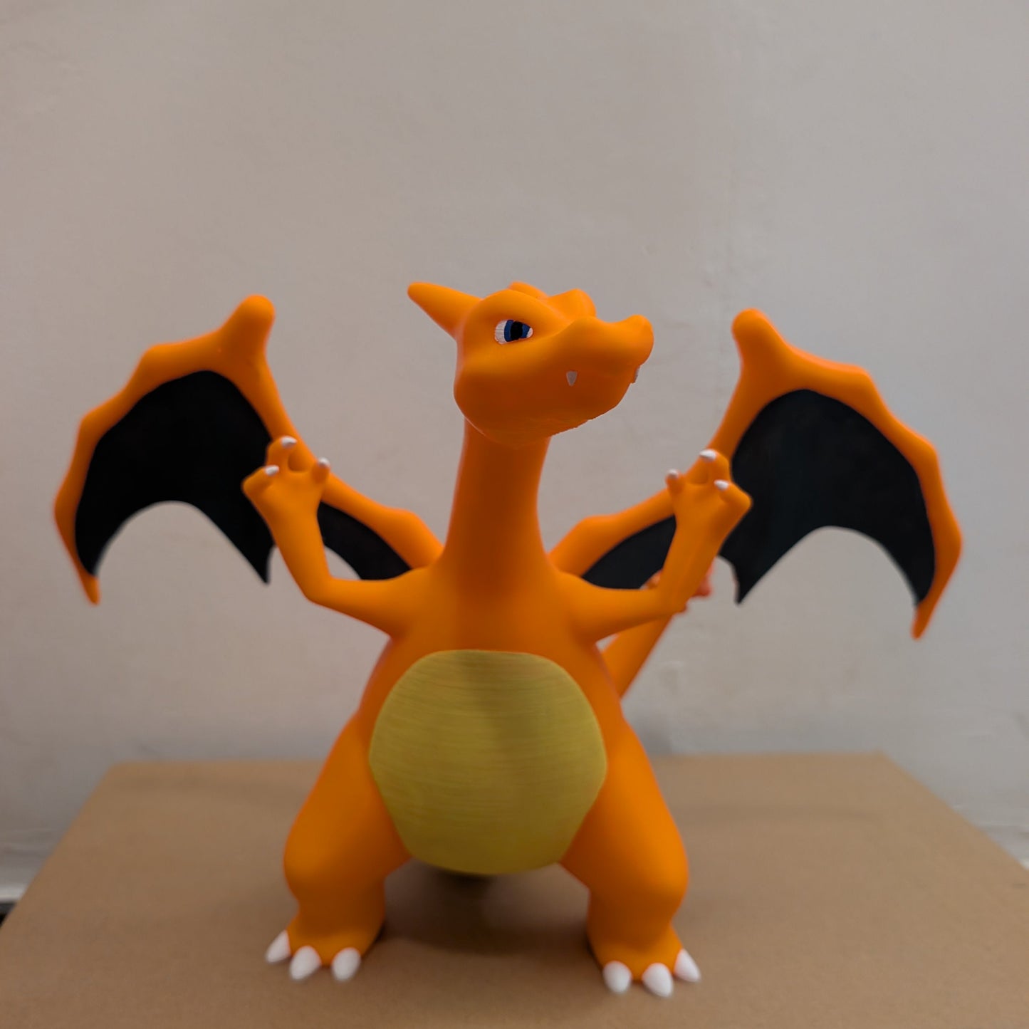 Estatuilla Charizard gigante 22cm