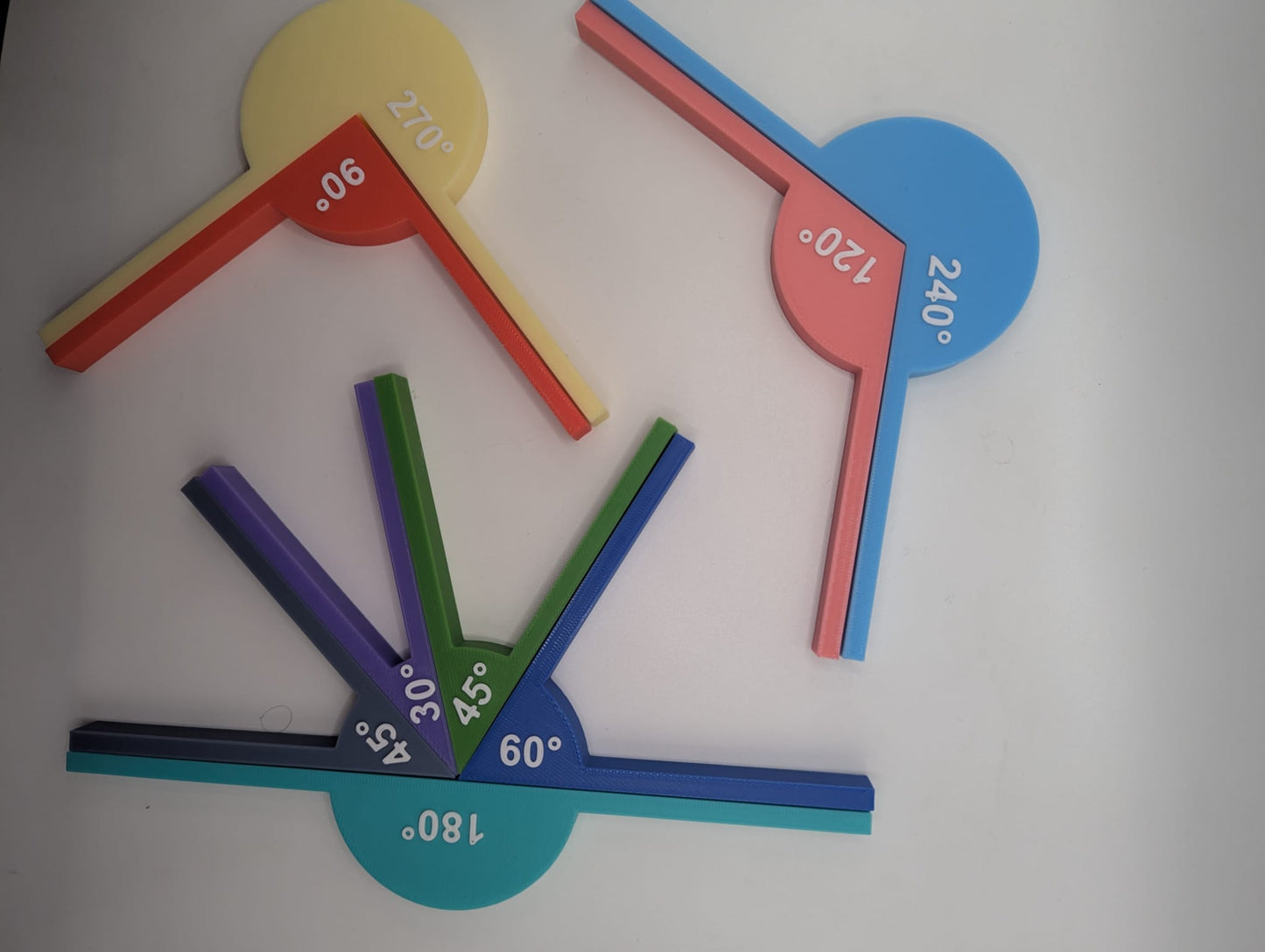 Juego de ángulos para enseñanza de matemática