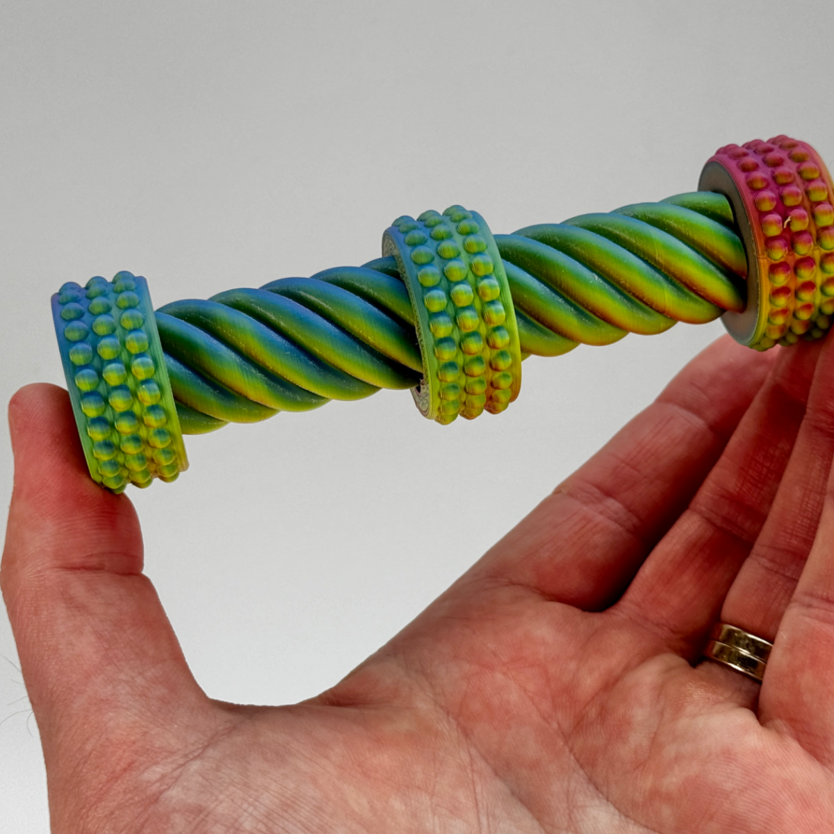 Tornillo antiestrés giratorio - fidget - Color al azar