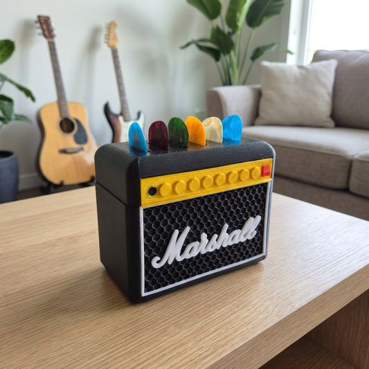 Caja Miniamplificador Marshall, vista de tres cuartos en un entorno de uso.